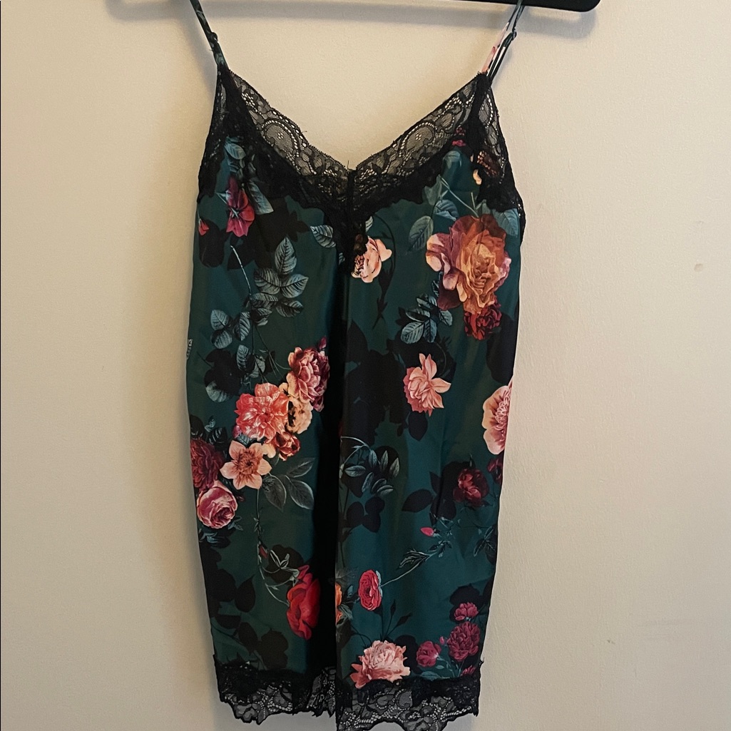 Floral Lace Trim Chemise In Black And Green